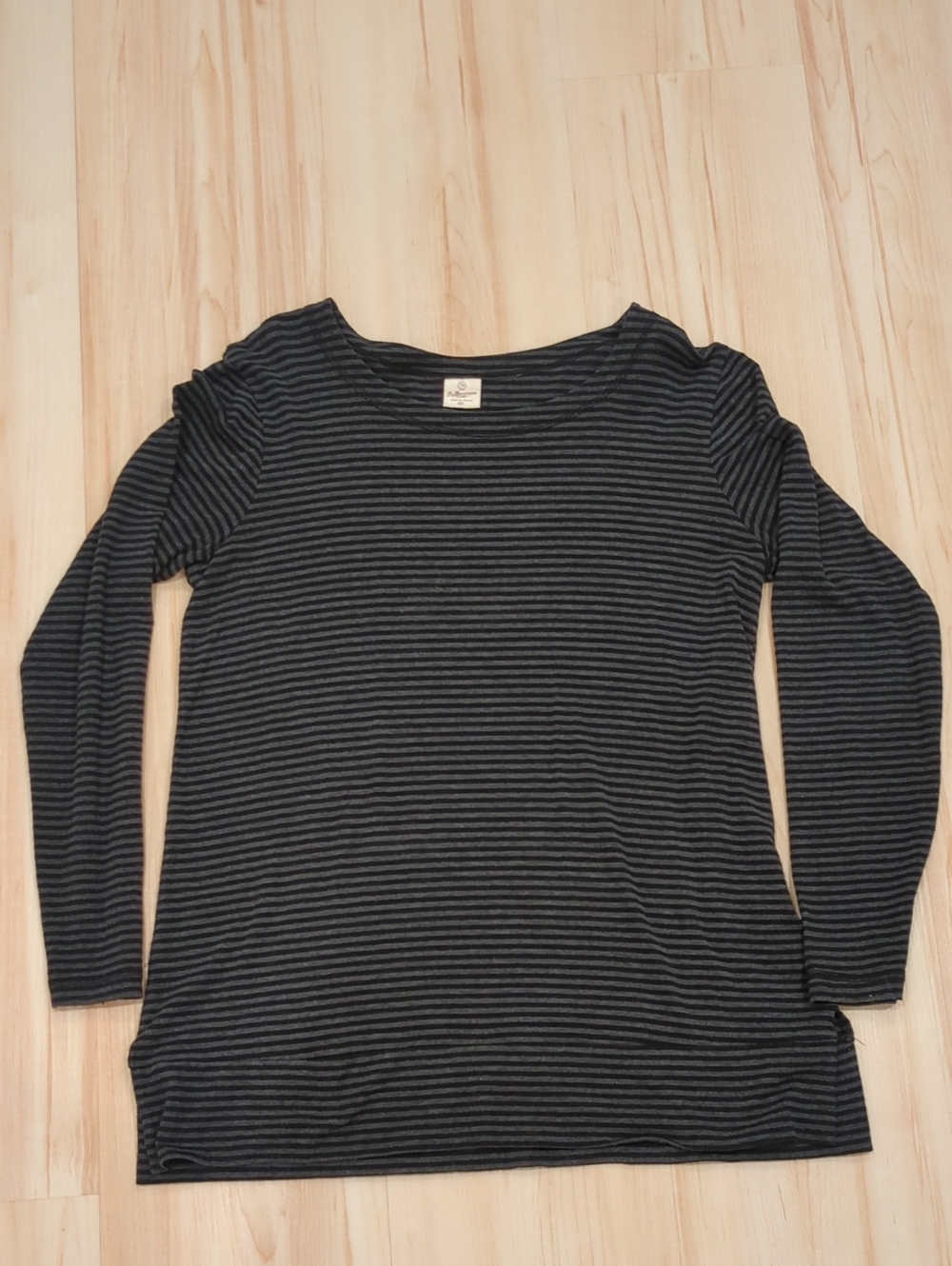 Women’s Striped Long Sleeve Scoop Neck Tee in Black & Charcoal